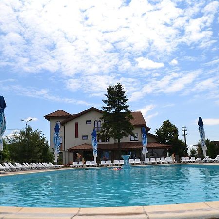 Hotel Doi Taurasi Afumaţi Exterior foto