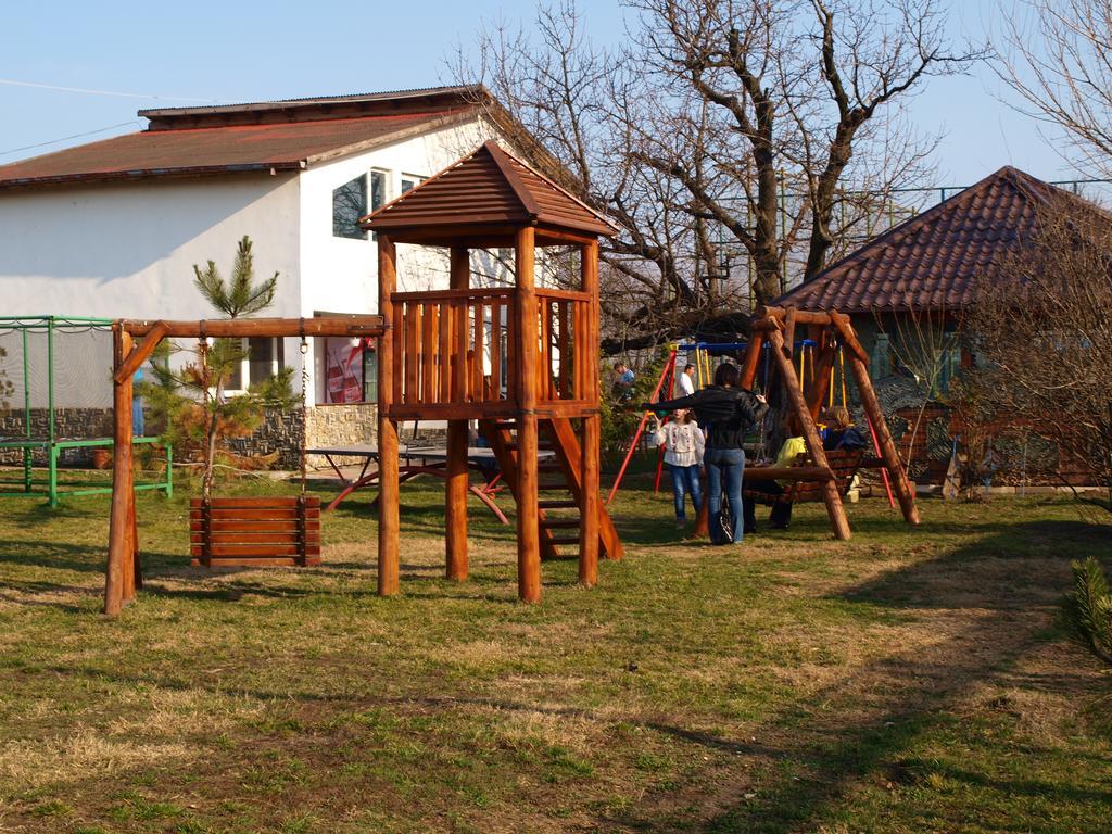 Hotel Doi Taurasi Afumaţi Exterior foto