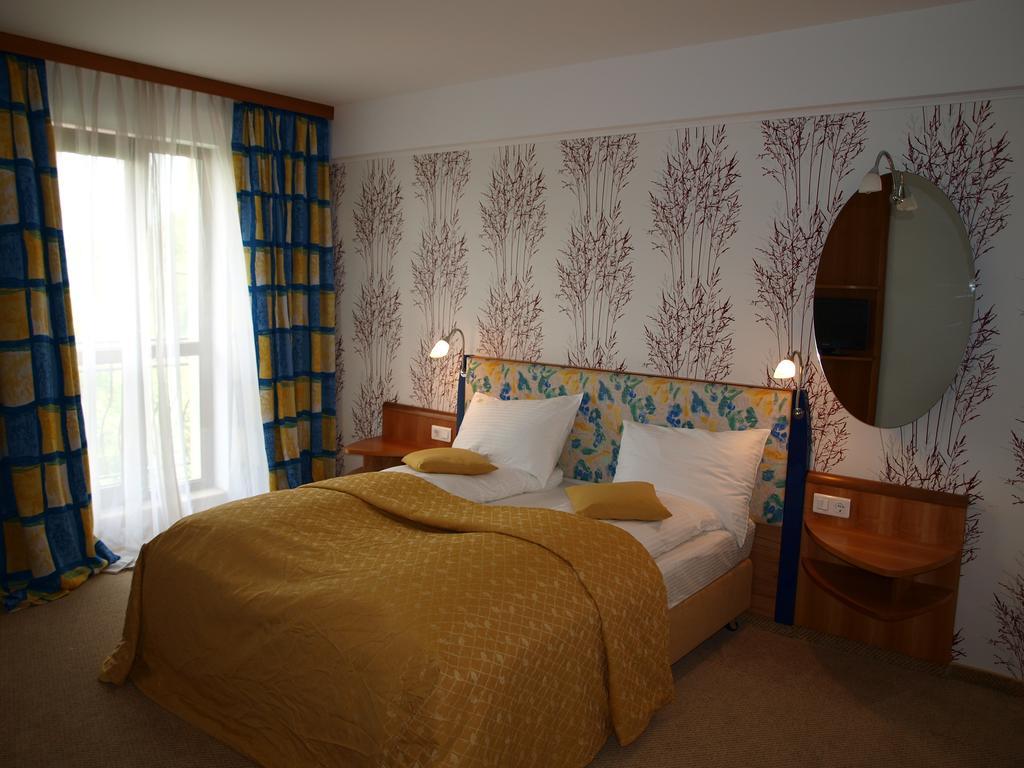 Hotel Doi Taurasi Afumaţi Habitación foto