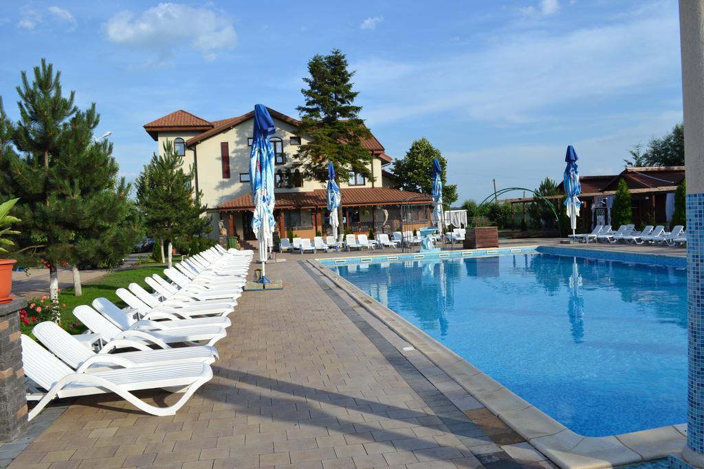 Hotel Doi Taurasi Afumaţi Exterior foto